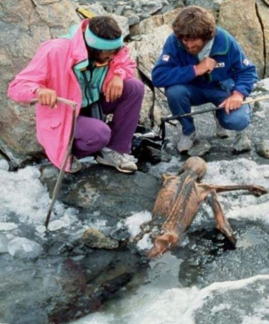 Otzi, el descubrimiento de «El hombre del hielo» en los Alpes italianos (1991)