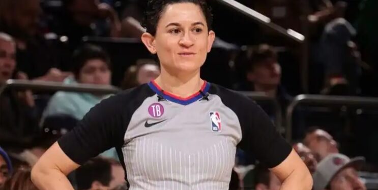 Che Flores es la primera árbitra trans no binaria de la NBA
