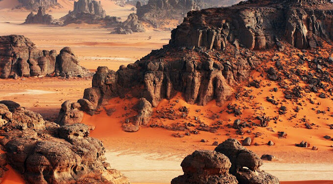 Tassili n’Ajjer es una zona del desierto del Sahara central donde se descubrieron misteriosas pinturas rupestres