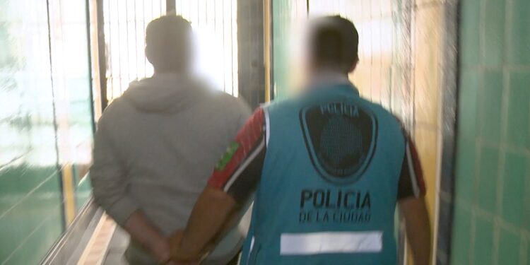 Cayó un proxeneta en Monserrat: convocaba a menores a castings sexuales y vendía material por Internet