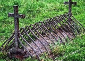 Los Mortsafe son un invento del siglo XVIII diseñado para proteger las tumbas de los ladrones de cadáveres