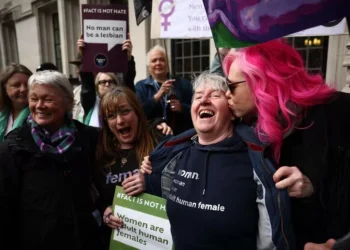 Corte británica: la definición de «mujer» no alcanza a las personas trans