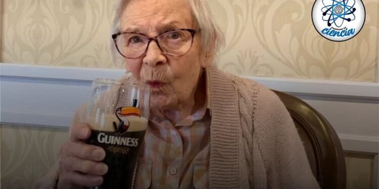 El secreto de la longevidad es beber cerveza y permanecer soltera