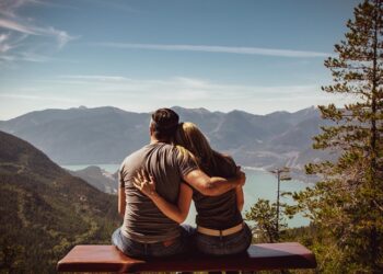 Las parejas que menos se muestran en redes son las más felices