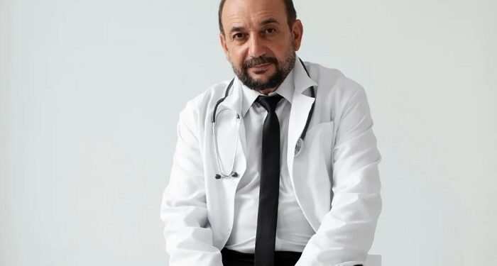 Sancionan a ginecólogo por negarse a atender a una mujer trans