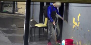 La Policía de la Ciudad detuvo a un hombre que intentó robar un comercio armado con un cuchillo