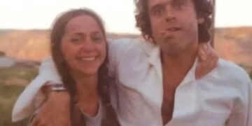 Ted Bundy con su entonces novia, Elizabeth Kloepfer, en Utah en 1975
