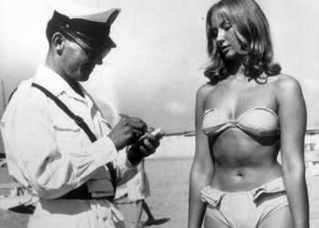 En Italia , en 1957, usar bikini era un delito