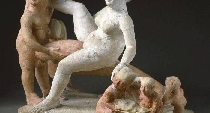 Composición erótica de piedra caliza