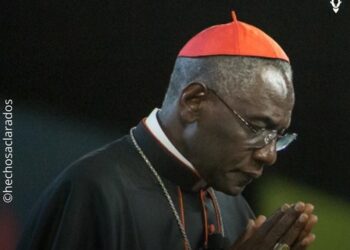 El Cardenal Roberth Sarah dijo que la mujer es la criatura más bella del mundo y no hay nada más repugnante que un hombre intentando imitarla