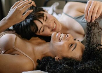 Sancionaron a un juez colombiano por no querer casar a dos mujeres