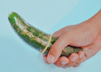Se incrustó un pepino de 21 cm por el ano y tuvo sus consecuencias