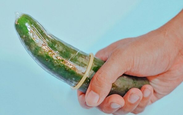 Se incrustó un pepino de 21 cm por el ano y tuvo sus consecuencias