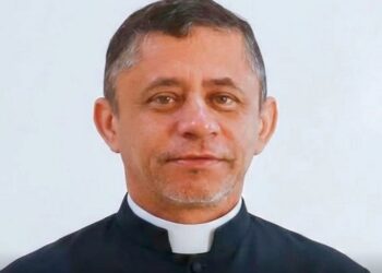 Injusticia legal contra un sacerdote por defender su fe en la homilía