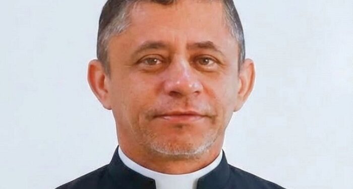 Injusticia legal contra un sacerdote por defender su fe en la homilía