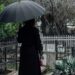 Por 500 dólares se puede contratar a una mujer vestida de negro para llorar en un funeral