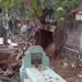 En Indonesia excavan cadáveres para dar lugar a otros más