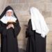 Monjas enemigas, abandonan convento y se casan entre ellas