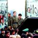 El día en que los alemanes comenzaron a derribar el Muro de Berlín