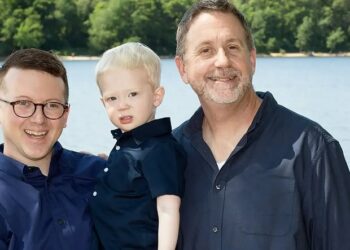 Dos sacerdotes gays adoparon un niño para convivir en familia