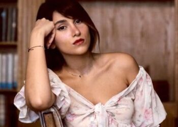 Iràn confirma condena contra la cantante Parastoo Ahmadi con 74 latigazos y prohibiciòn para salir del paìs