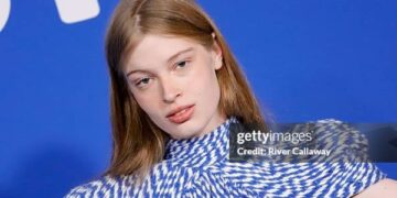 La hija trans de Elon Musk aparece en una campaña contra los robots y la IA