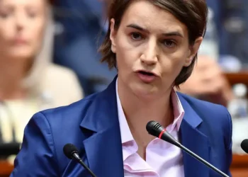 Ana Brnabić es la primer mujer lesbiana que asumiò la presidencia interina de Serbia