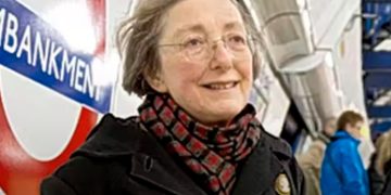 Margaret McCollum viajaba todos los dìas a la Estaciòn de Londres solo para escuchar la voz de su esposo fallecido
