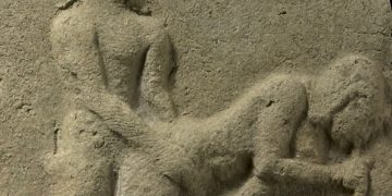 La placa de terracota de la antigua Babilonia que devela connotaciòn sexual