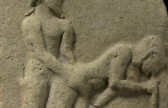 La placa de terracota de la antigua Babilonia que devela connotaciòn sexual