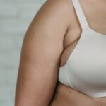 Las mujeres con senos grandes tendrìan màs posibilidades de sufrir migrañas crònicas